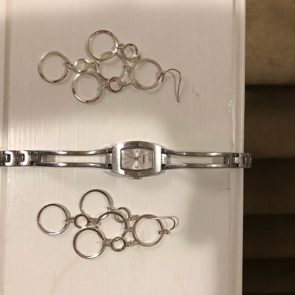 Women’s Silver Fossil Watch with Fashion Earrings